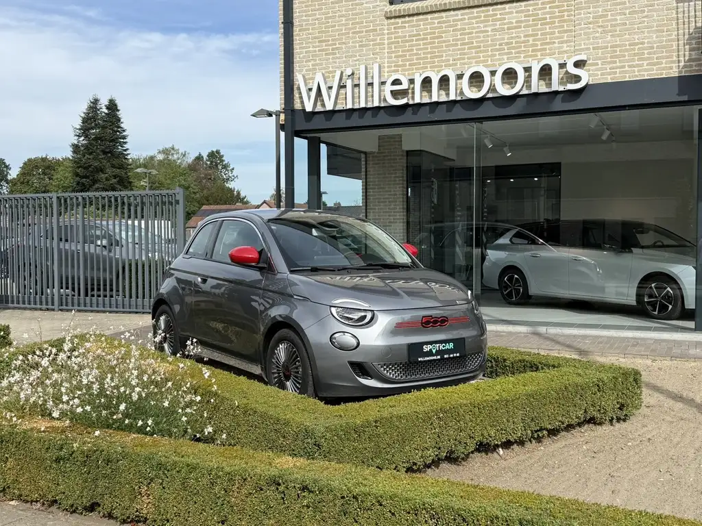 Fiat 500e RED ROK 29 KwH *Camera*Navi*LED Koplampen*Apple...