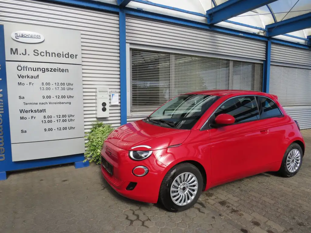 Fiat 500e Red 42kWh Navi DAB Fahrer-Assistenzsysteme