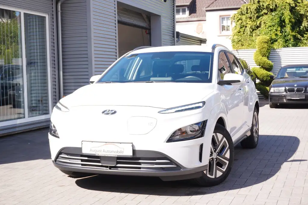 Hyundai KONA Select 2WD 3-Phase ACC Carpl SHZ+LH