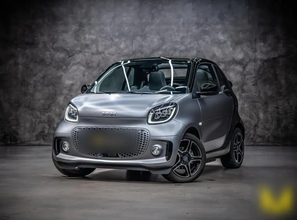 smart forTwo EQ cabrio prime EXCLUSIVE:A SHADE OF GREY