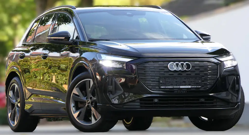 Audi Q4 e-tron 45 E-TRON+S-LINE+QUATTRO+20"ALU+NAVI+HUD+OPTIK SCHWARZ+CarPlay/ANDROID+SONOS+