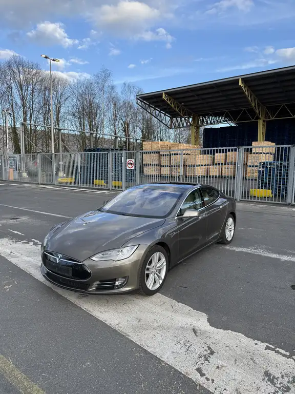 Tesla Model S 85 FREE SUPERCHARGING