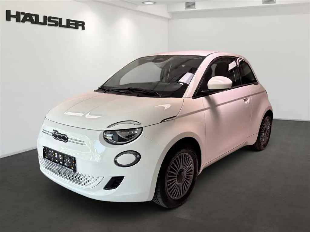 Fiat 500e Klimaautomatik CarPlay Verkehrsschilderkennung