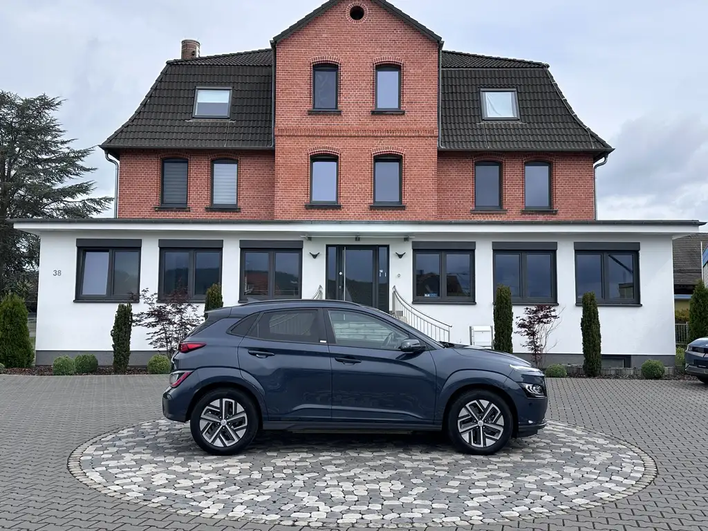 Hyundai KONA Trend LED ACC NAVI HUD KRELL WÄMPU