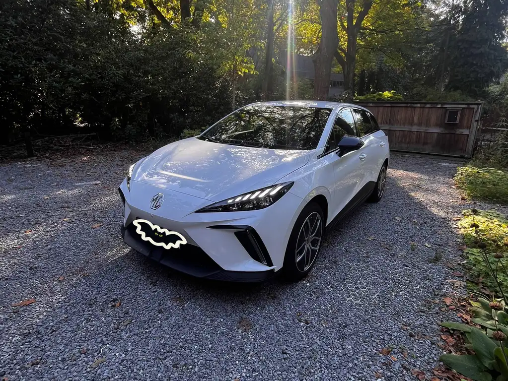 MG 4 MG4 64 kWh Luxury Luxury