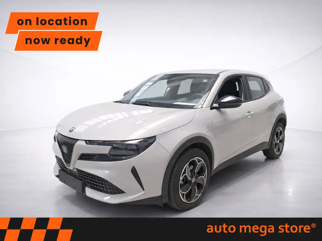 Alfa Romeo Junior Elettrica 54 kWh ACC/LED/PDC/Carplay