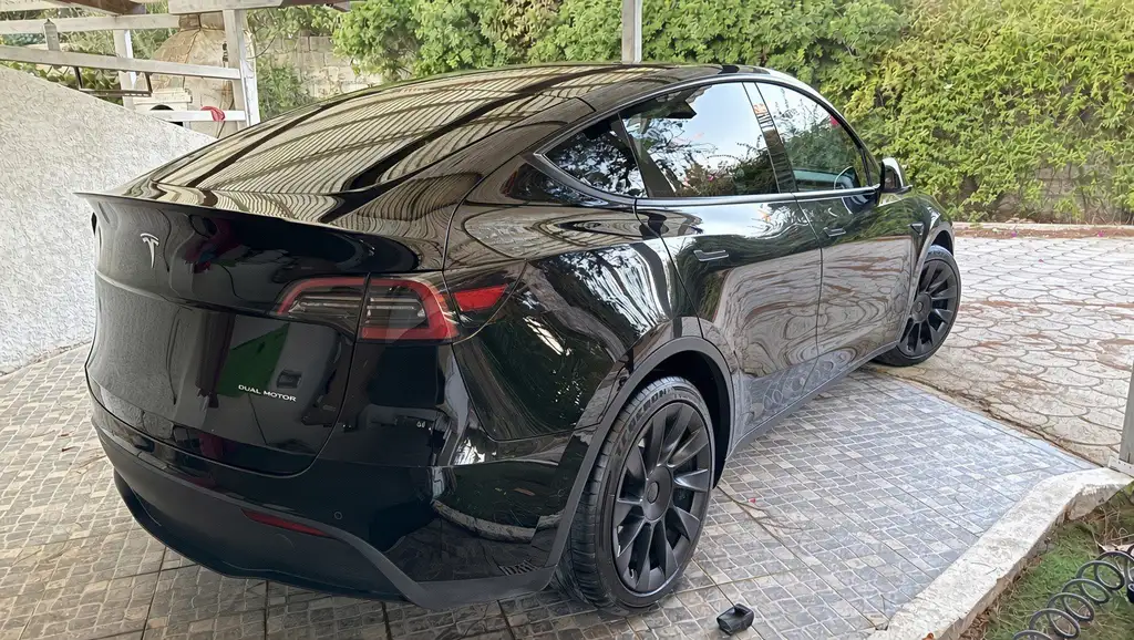 Tesla Model Y Model Y - Long Range - AWD - Dual Motor