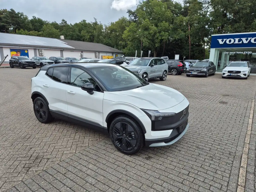 Volvo EX30 Cross Country 315 kW Twin Motor Performance