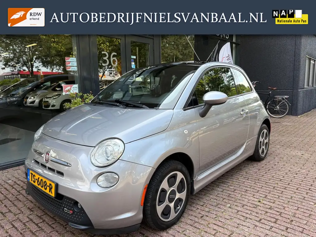 Fiat 500e 24kwh Clima/Pano/PDC/Navi/86Dkm/Zeer netjes