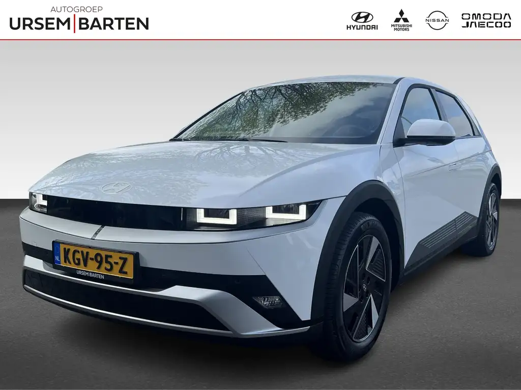 Hyundai IONIQ 5 Long Range Pure Edition 84 kWh | Achterbank in del