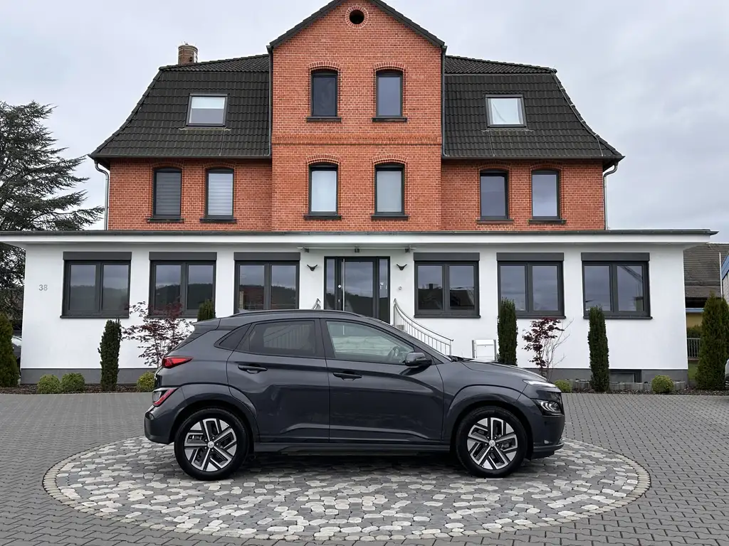 Hyundai KONA Trend LED ACC CAM SHZ WÄMPU 3Phasen