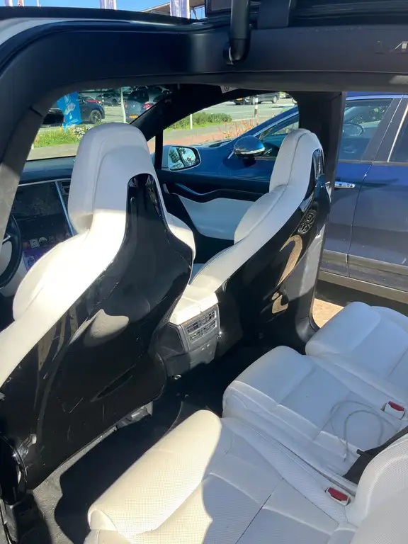 Tesla Model X Model X 90D Base 7p.