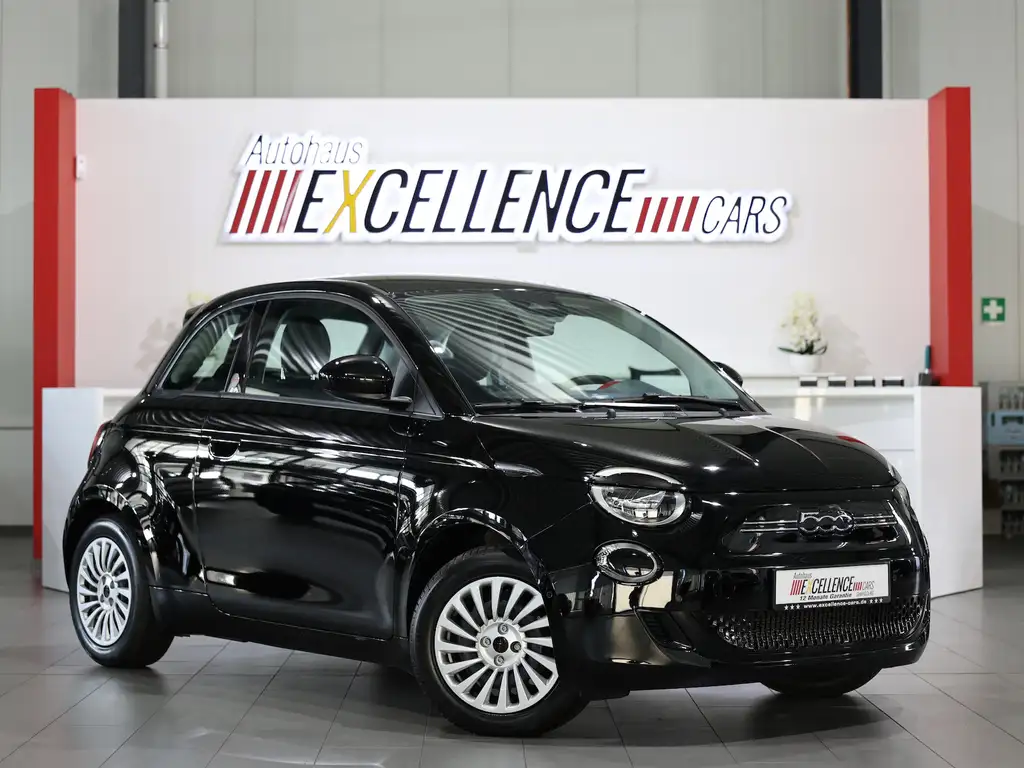 Fiat 500e RED BLACK / 98,8% / VIRTUAL / APPLE+KAMERA