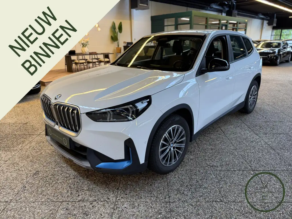BMW iX1 xDrive30 Launch Edition 67 kWh | HUD | 360 | Keyle