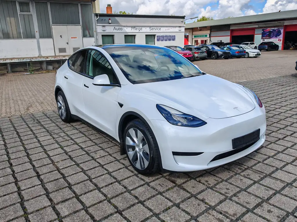 Tesla Model Y SR RWD | AHK | SoH 95%