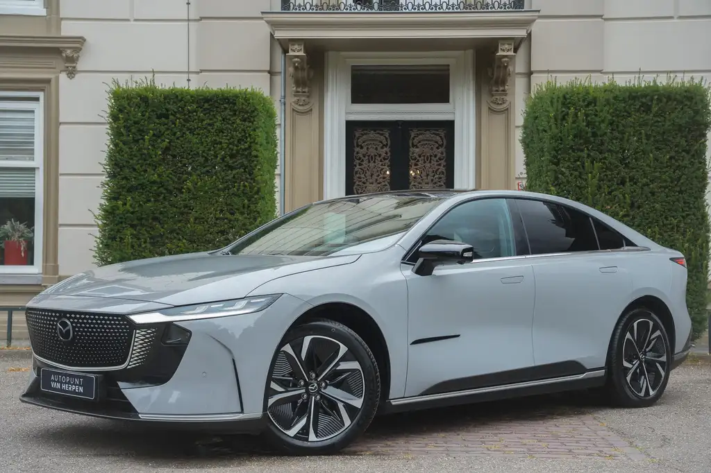 Mazda 6e Takumi Long Range 80 kWh PANO | LEDER | STOELVENTI