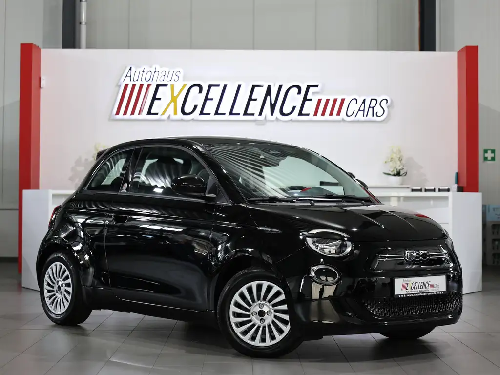 Fiat 500e RED BLACK / 98,8% / VIRTUAL / APPLE+KAMERA
