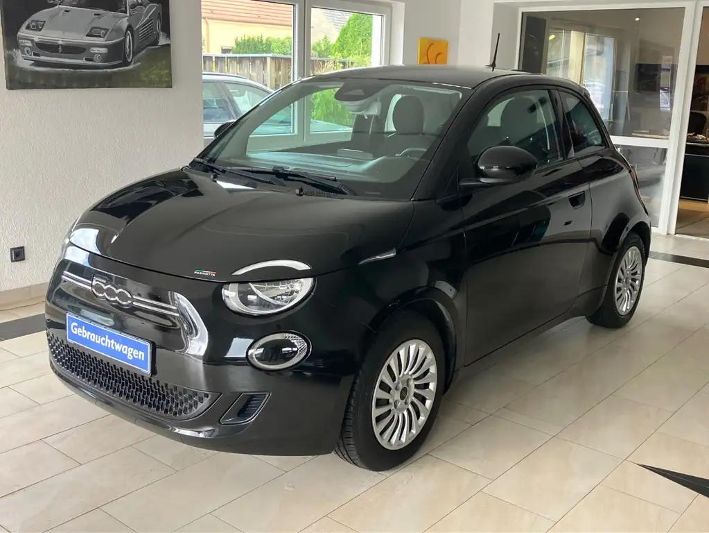 Fiat 500e Action