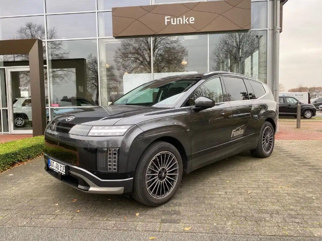 Hyundai IONIQ 9 226 kW 4WD 6 Sitzer SwivelPaket Uniq 110kWh HUD Ni