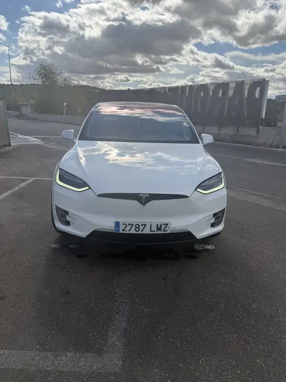 Tesla Model X 90D
