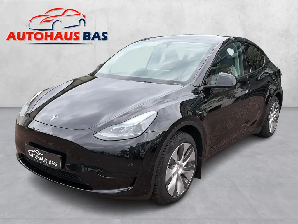 Tesla Model Y Standard Range * 1. Hand