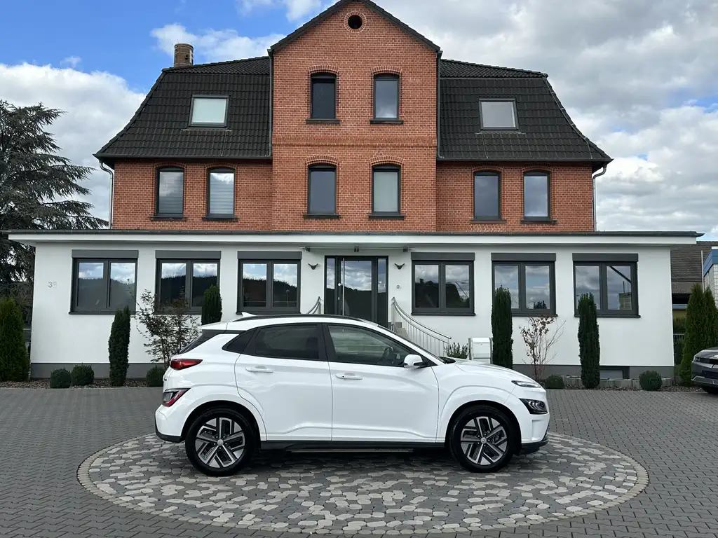 Hyundai KONA Trend LED ACC NAV S-DACH WÄPU KRELL