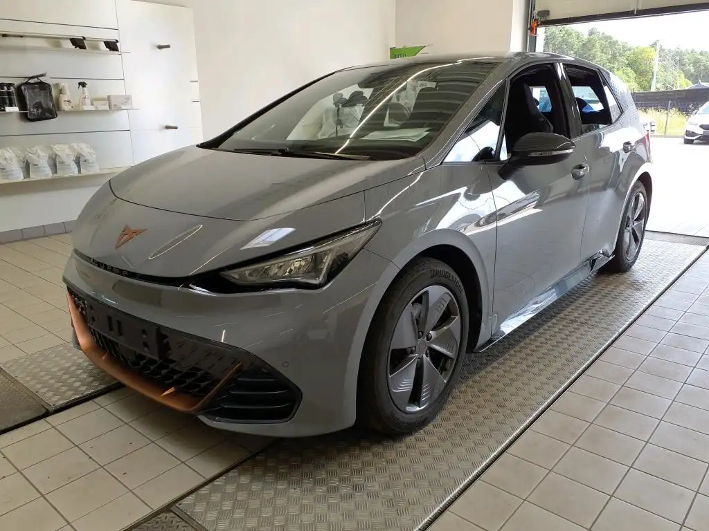 CUPRA Born Digitales Cockpit LED Mehrzonenklima Fahrerprofil
